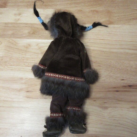 Vintage Native Indian Eskimo Doll Porcelain Head With Hooded Fur 13" - Picture 4 of 8